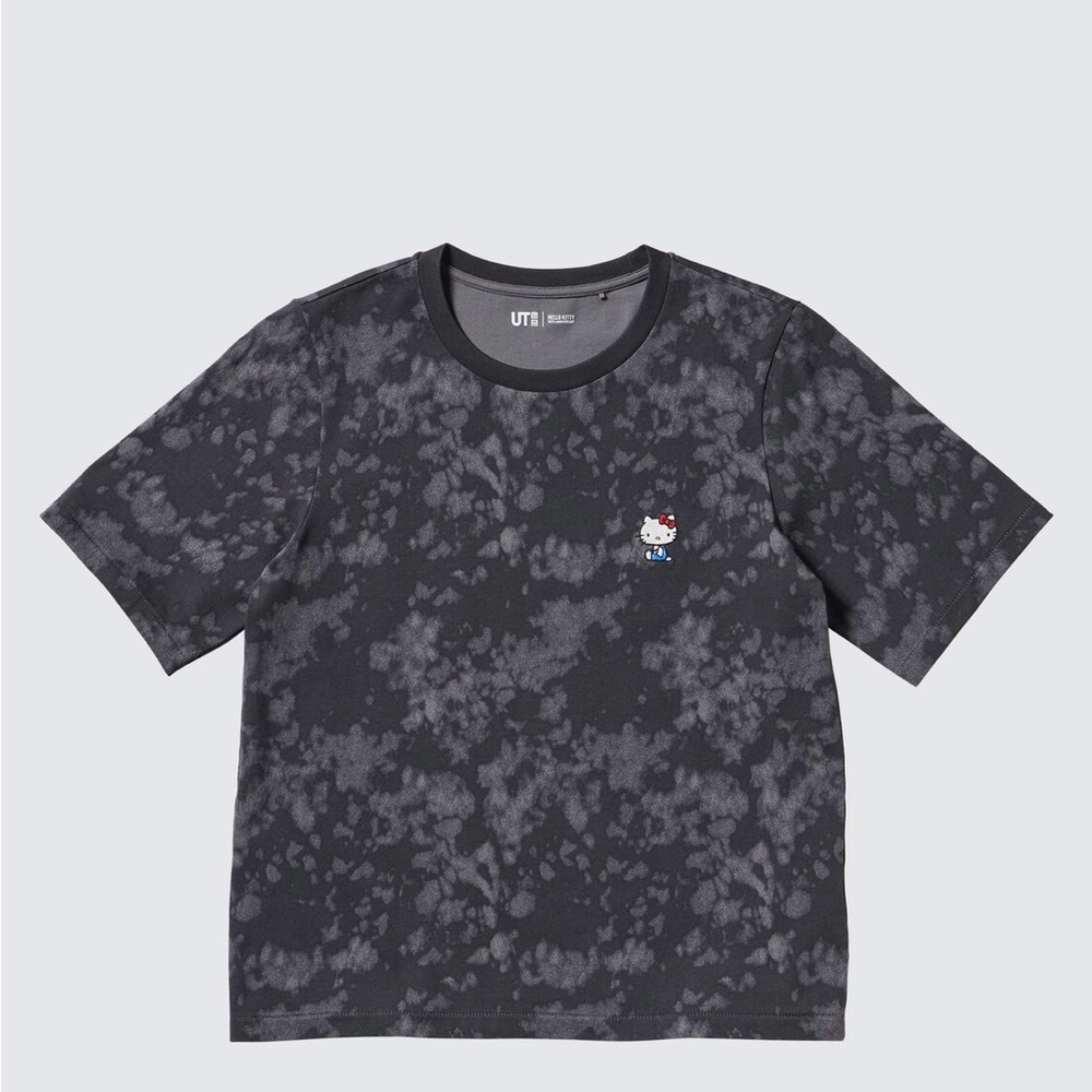 UNIGLO- Hello Kitty 50th Anniversary
UT (Short-Sleeve Graphic T-Shirt)